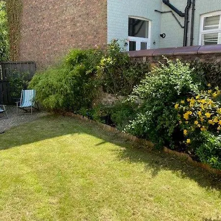 Chertsey Mount Townhouse, Within 10 Minutes Walk Of Centre, Shops, Pubs & Restaurants 칼라일