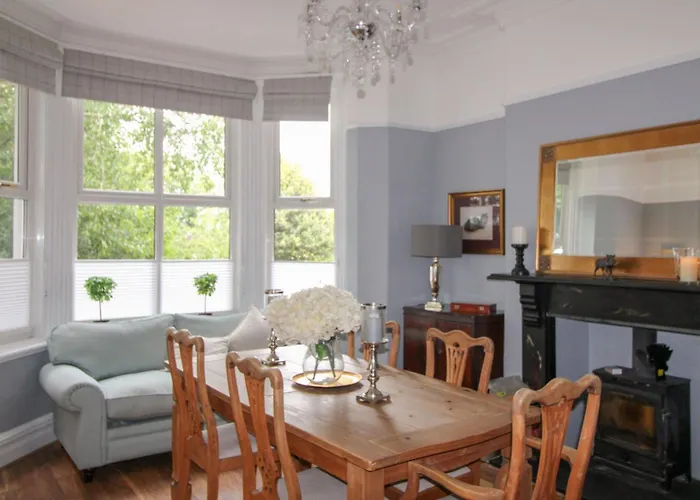 Chertsey Mount Townhouse, Within 10 Minutes Walk Of Centre, Shops, Pubs & Restaurants بيت للعطل كارلايل