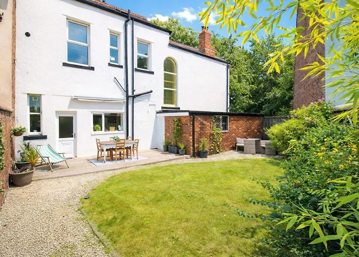 Chertsey Mount Townhouse, Within 10 Minutes Walk Of Centre, Shops, Pubs & Restaurants Casa de Férias *